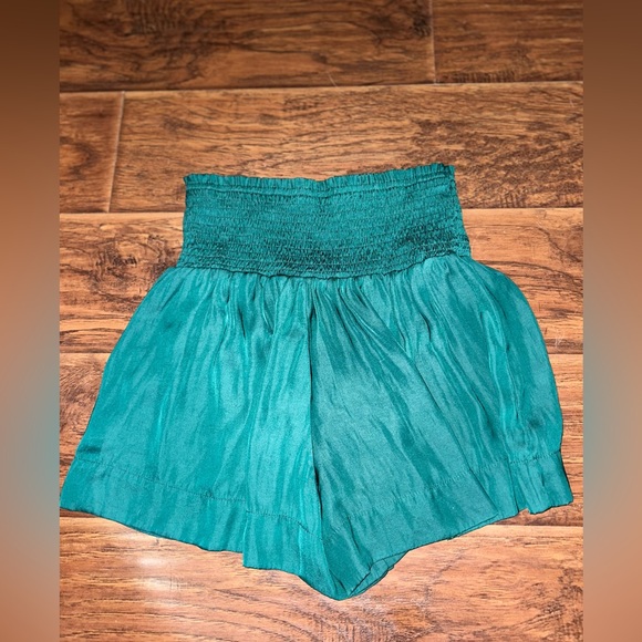 Green flowy shorts 💚 - Picture 2 of 3